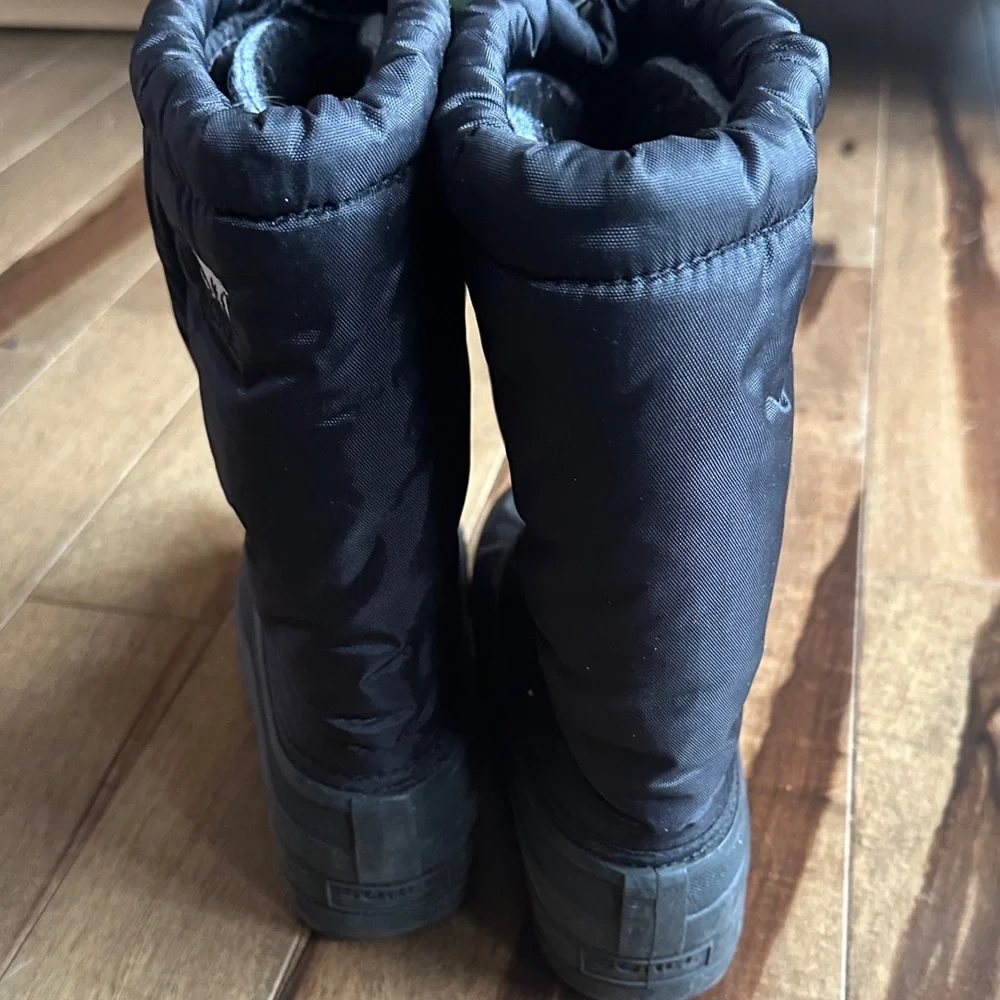 Sorel Insulated Cub Youth Snow Boots 4 EUC
